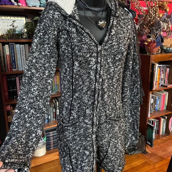 Comfy workout hoodie w/fuzzy hood (s) - Picture 3 of 7